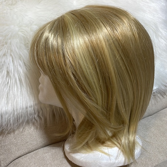 NWT 12” corn golden blonde pale honey choppy ends strawberry blonde bangs wig - Picture 16 of 16